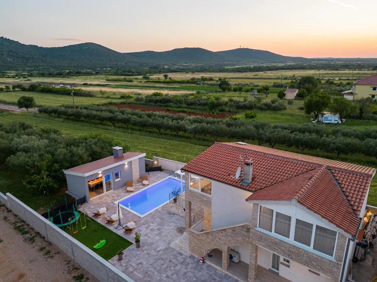 Villa Bazen,Jacuzzy Sukosan 0*,  Croatia